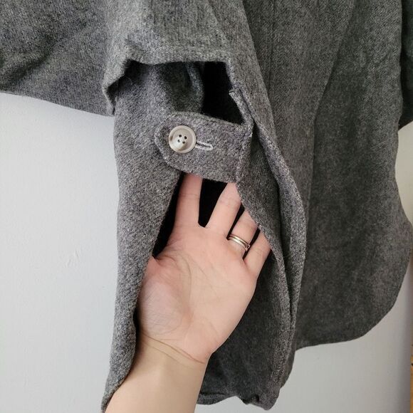 Handmade Wool Poncho Gray With Pockets - Picture 6 of 7